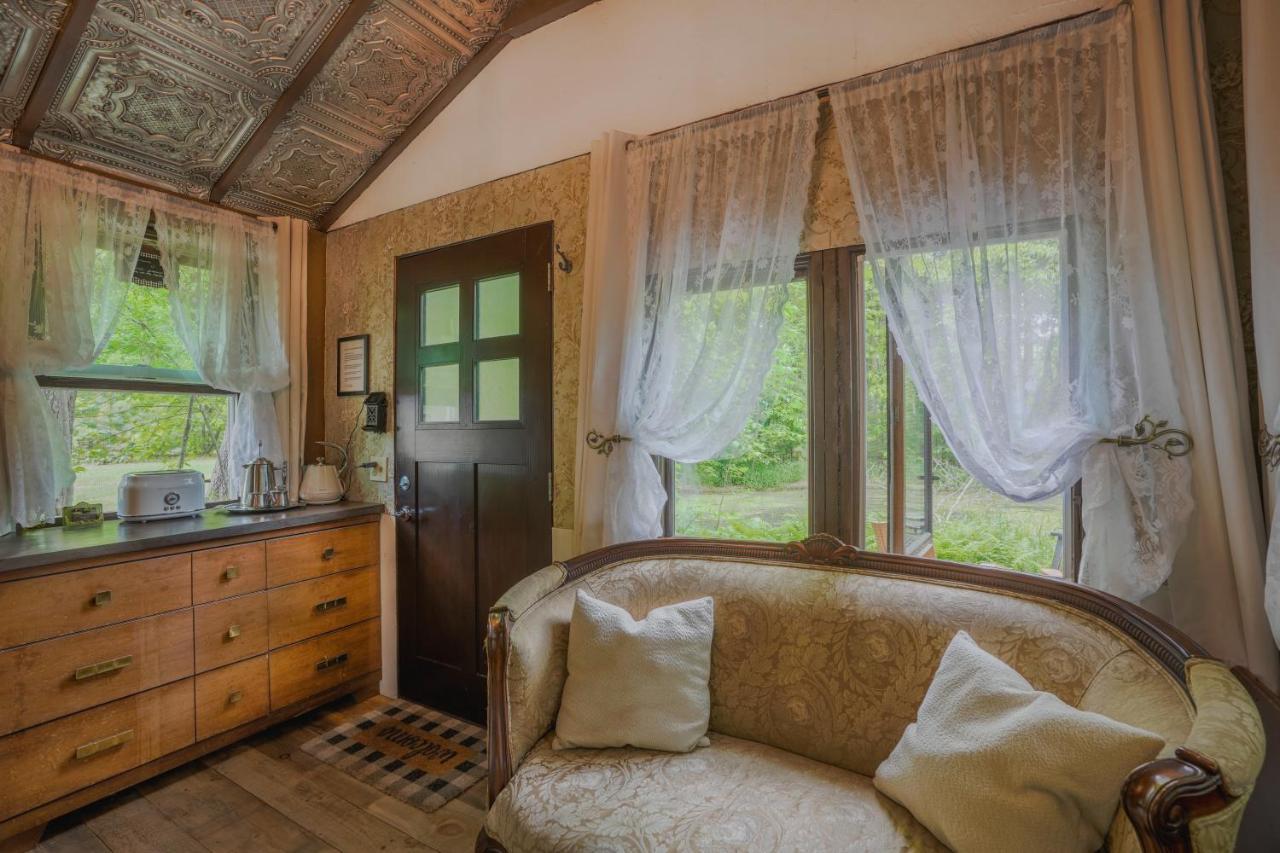 Vintage Wild West Tiny Hotel In The Woods! Pine City Exterior foto